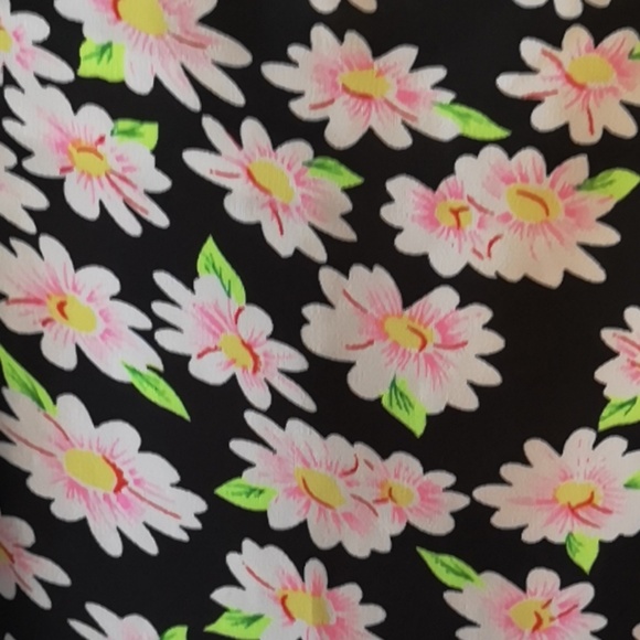 Light cropped tank top blouse - Picture 3 of 4